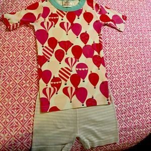 Adorable Hanna jams!